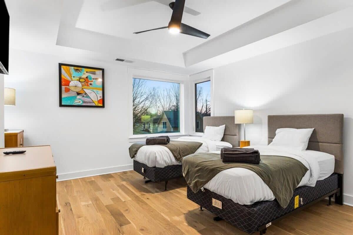 Charlotte's Modern Luxe - Your Stylish Haven Holiday home