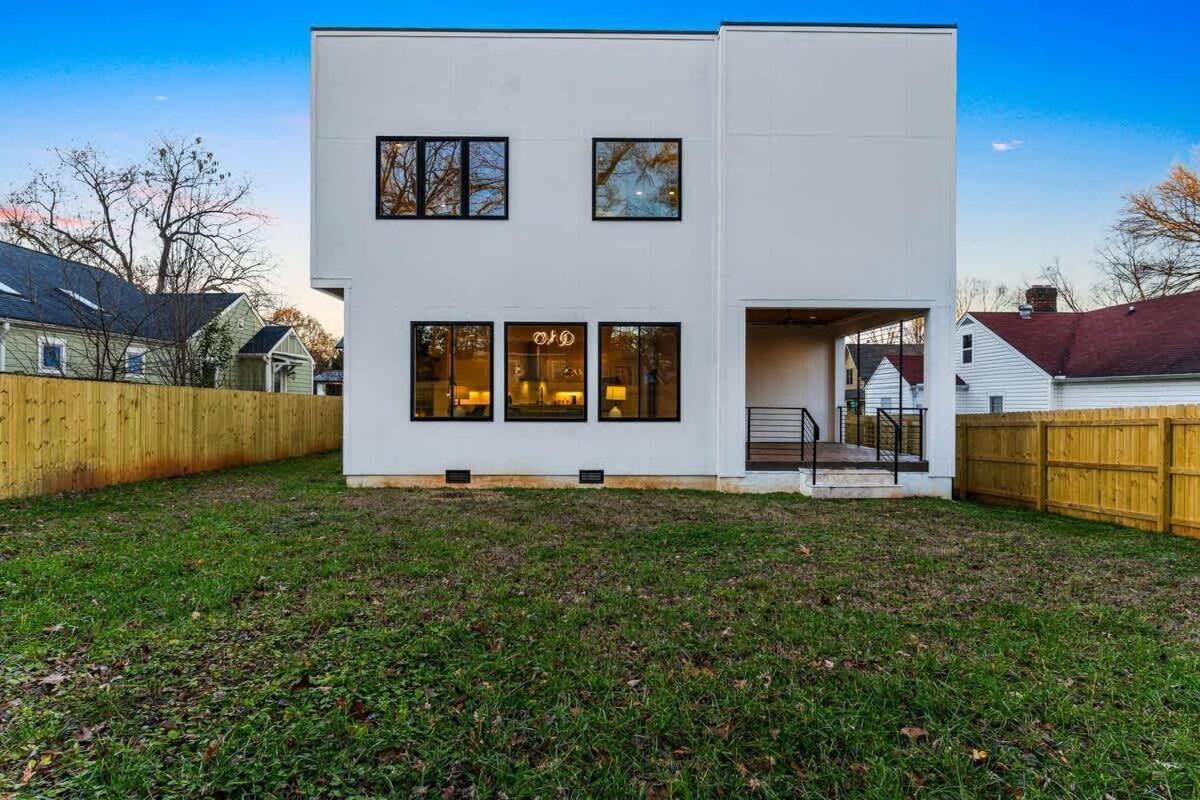 Charlotte's Modern Luxe - Your Stylish Haven Holiday home Charlotte
