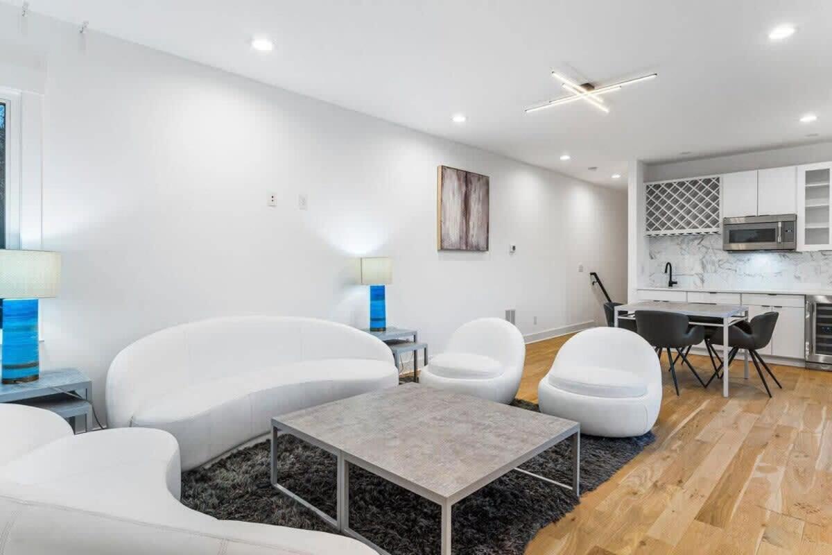 Charlotte's Modern Luxe - Your Stylish Haven *