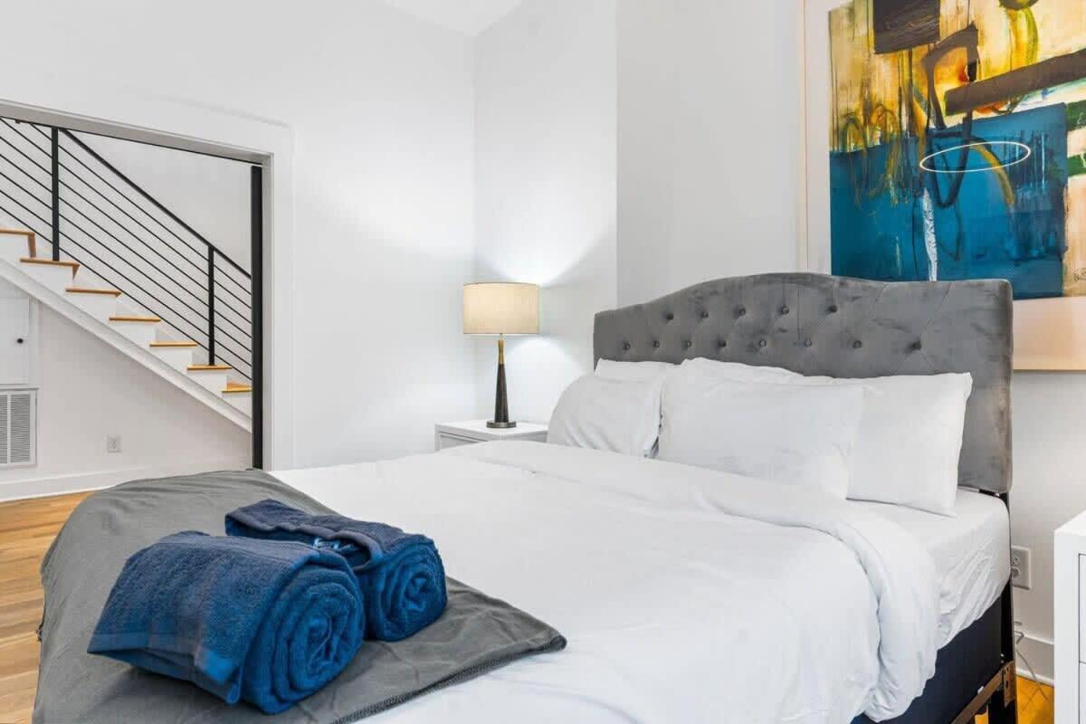 Charlotte's Modern Luxe - Your Stylish Haven Holiday home