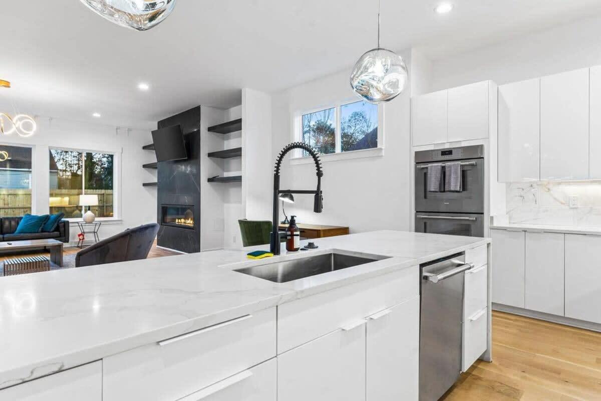 Holiday home Charlotte's Modern Luxe - Your Stylish Haven Charlotte