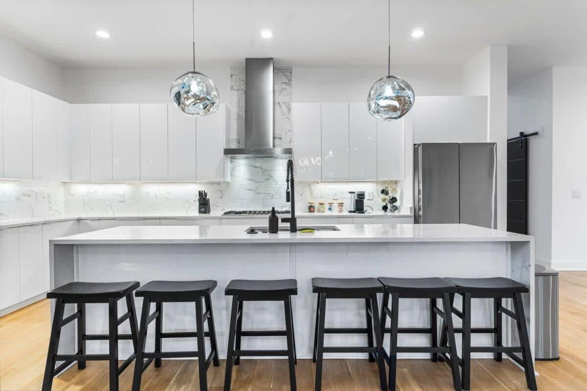 Charlotte's Modern Luxe - Your Stylish Haven Charlotte