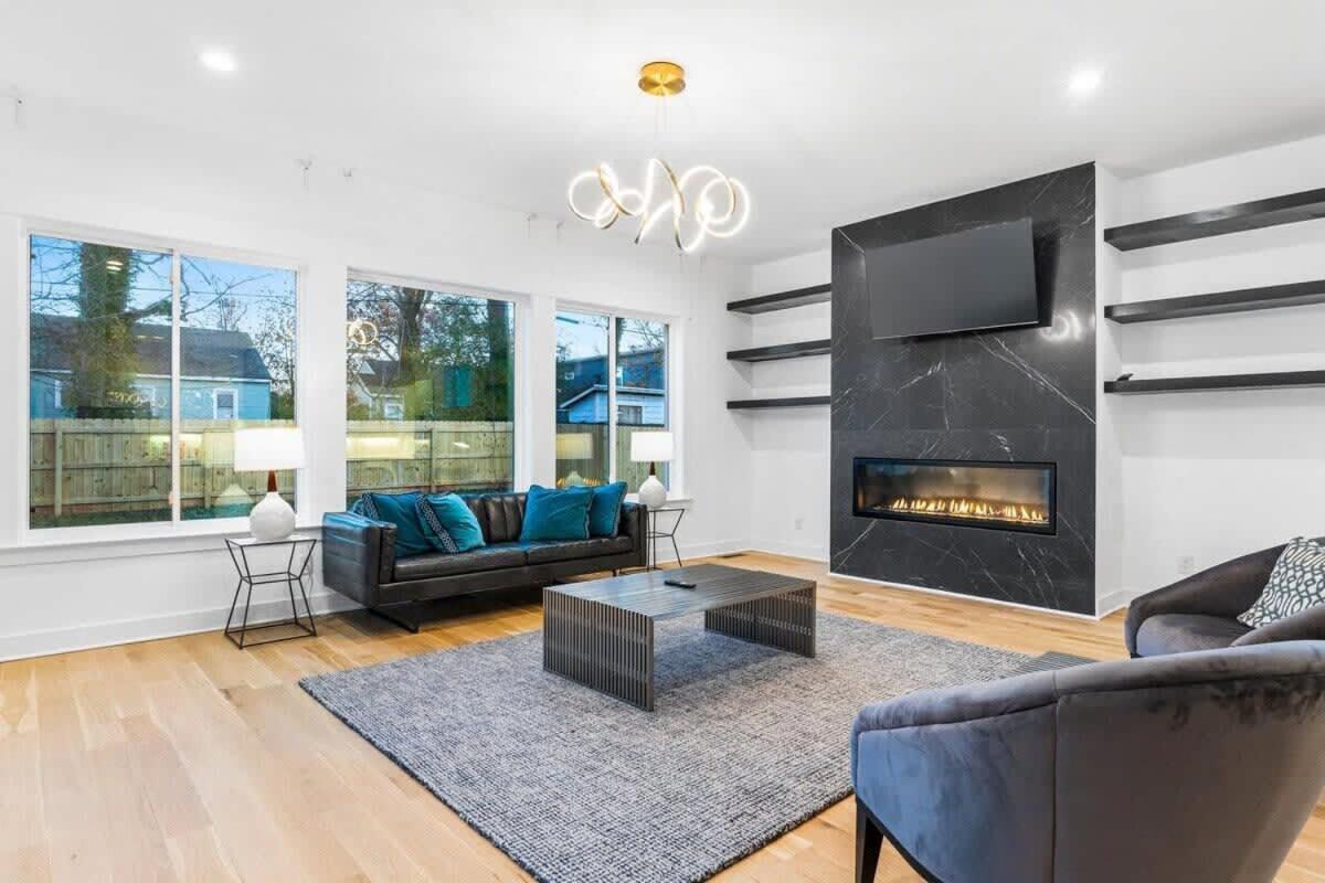 Charlotte's Modern Luxe - Your Stylish Haven Charlotte