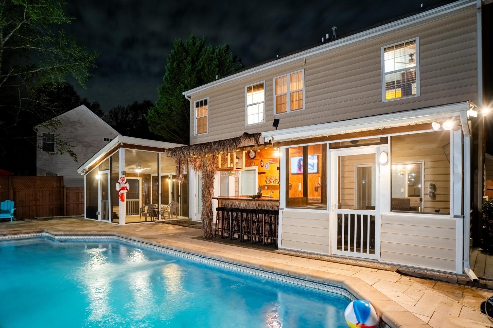 Tiki Hut, Bar, Kitchenette, Grill, Firepit At Pool *