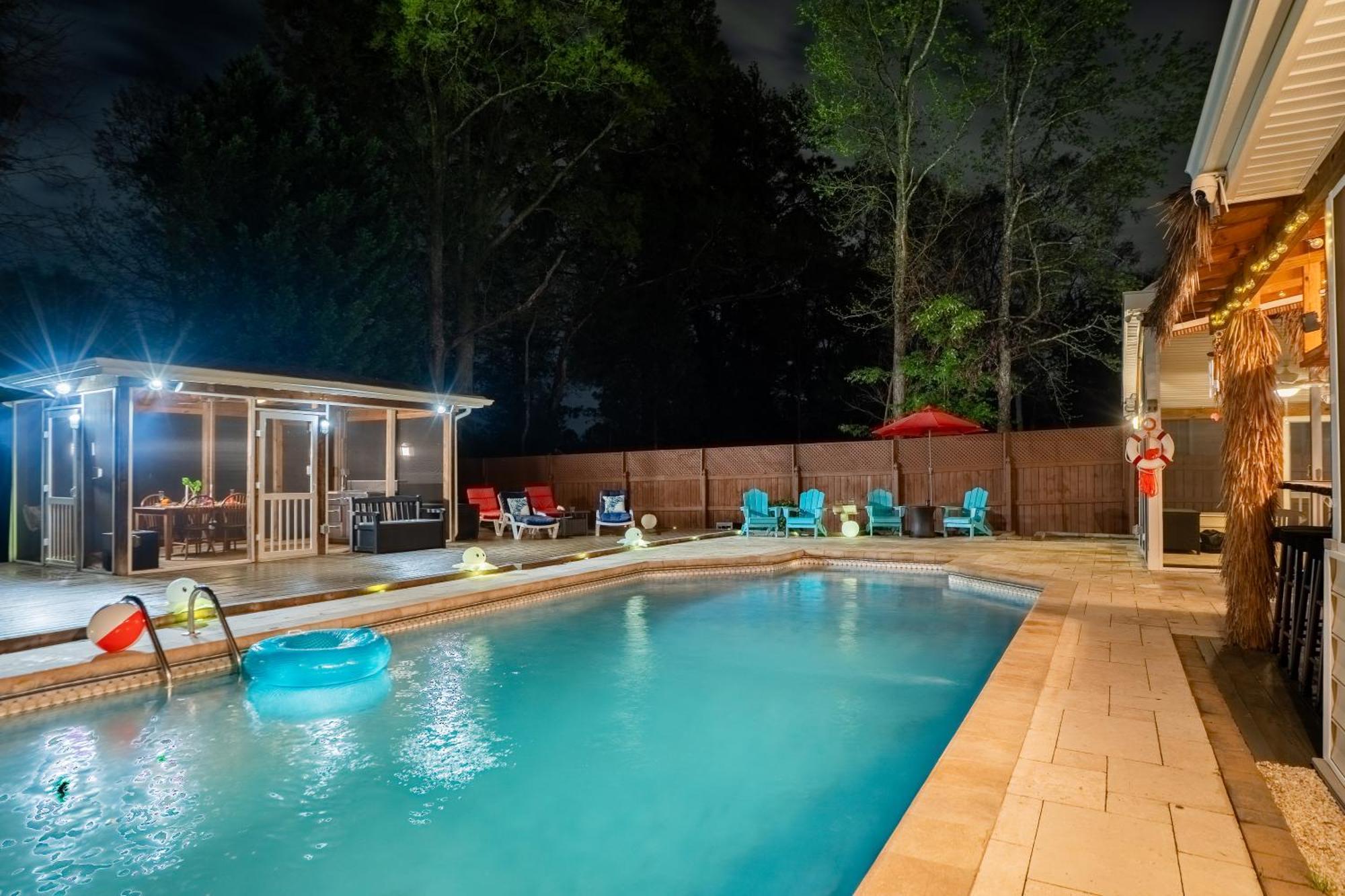 Tiki Hut, Bar, Kitchenette, Grill, Firepit At Pool Charlotte