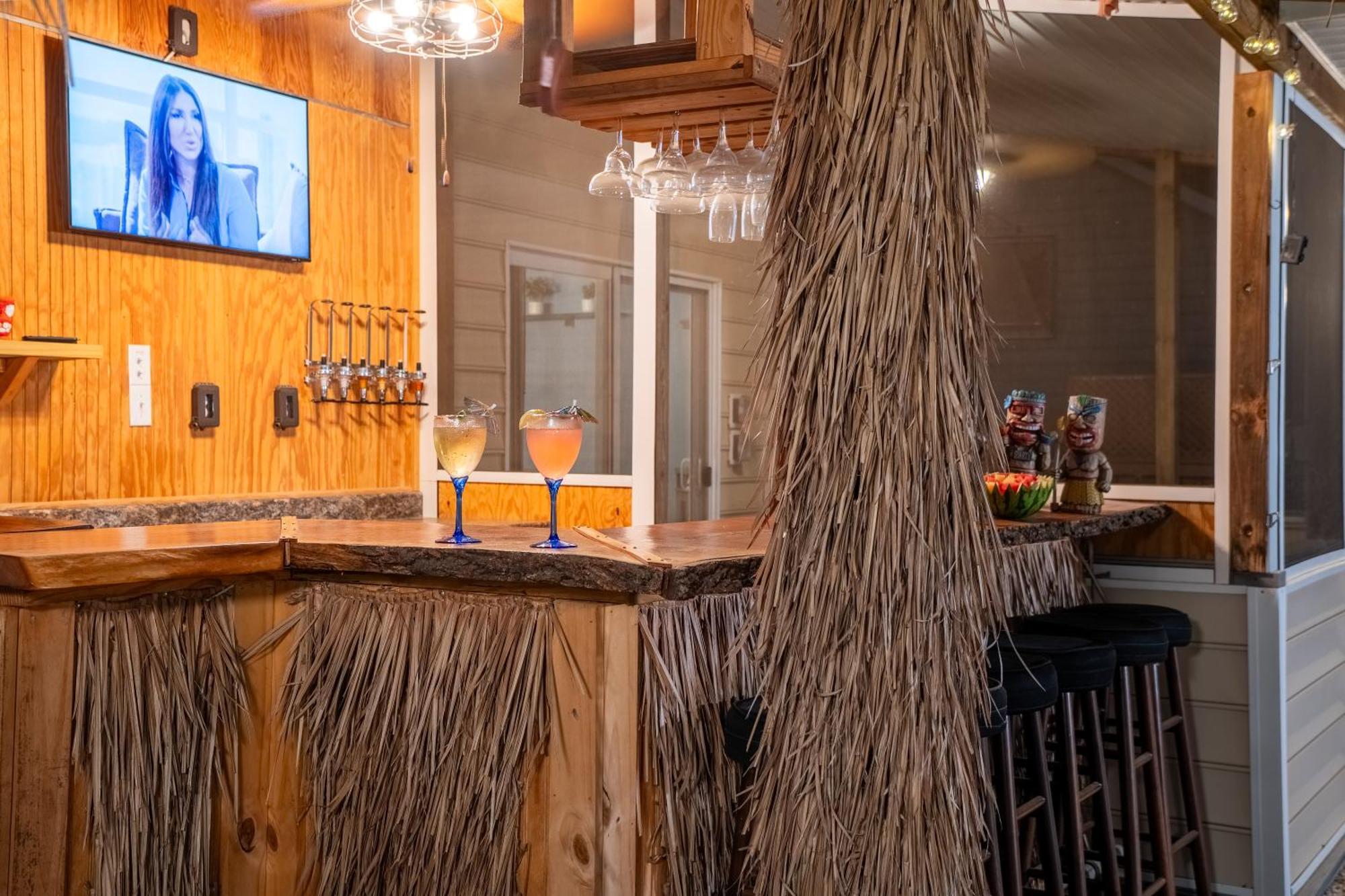 Tiki Hut, Bar, Kitchenette, Grill, Firepit At Pool * Charlotte