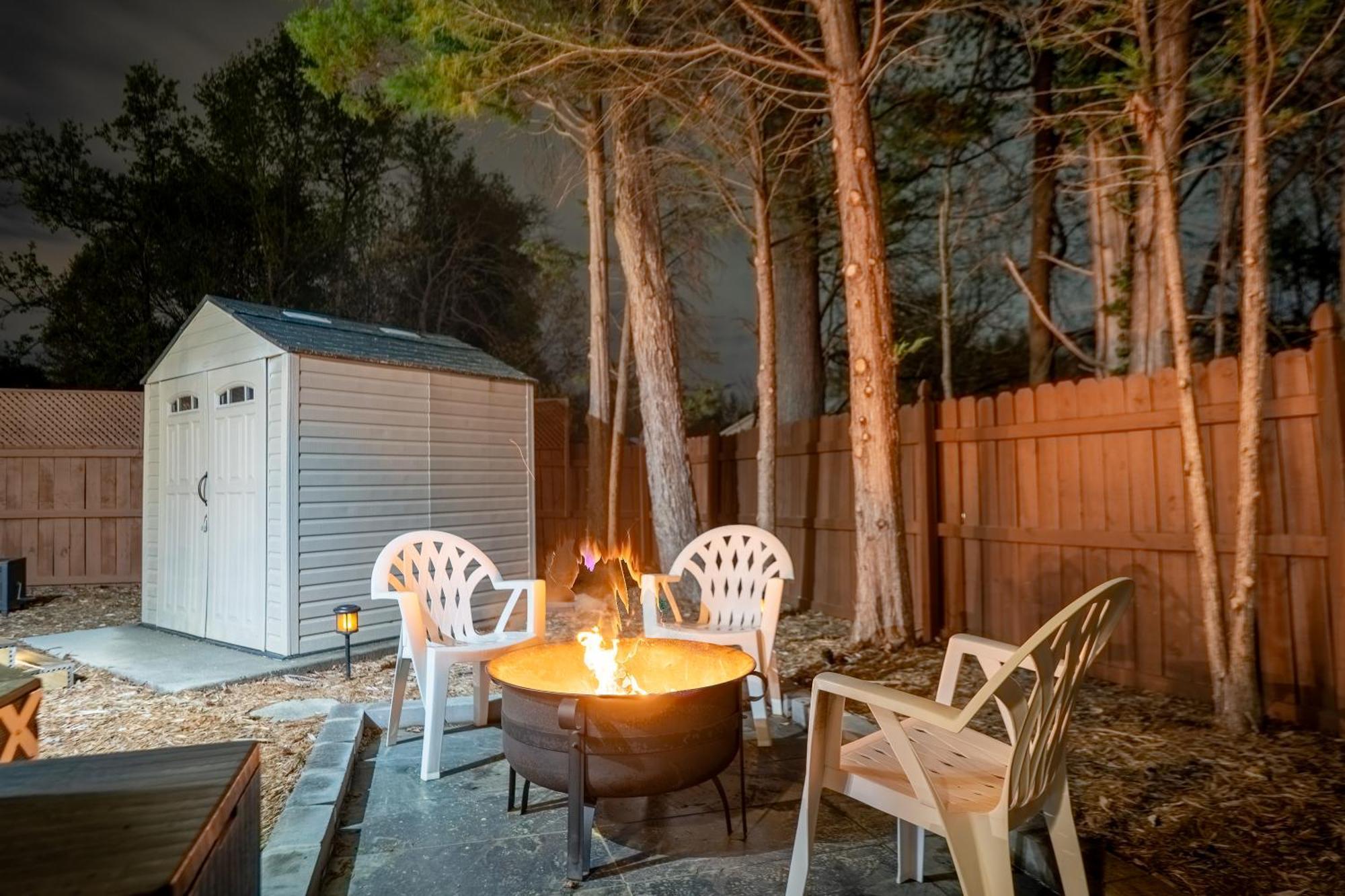 Tiki Hut, Bar, Kitchenette, Grill, Firepit At Pool *