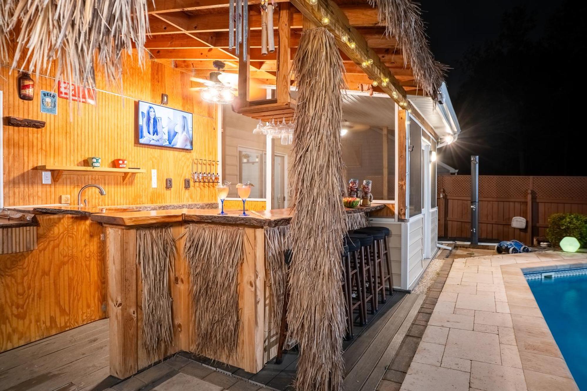 Apartment Tiki Hut, Bar, Kitchenette, Grill, Firepit At Pool Charlotte