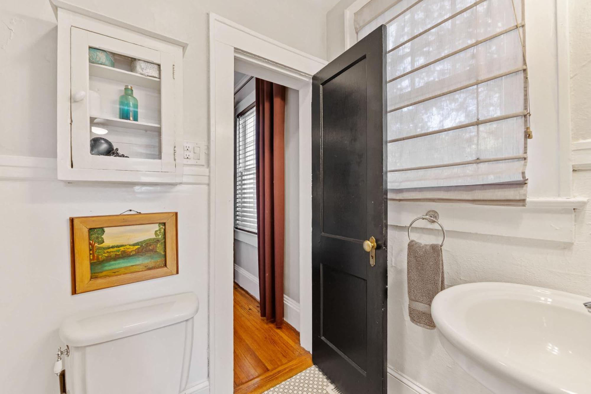 Contemporary 2br In Myers Park With Screened Porch Holiday home Charlotte