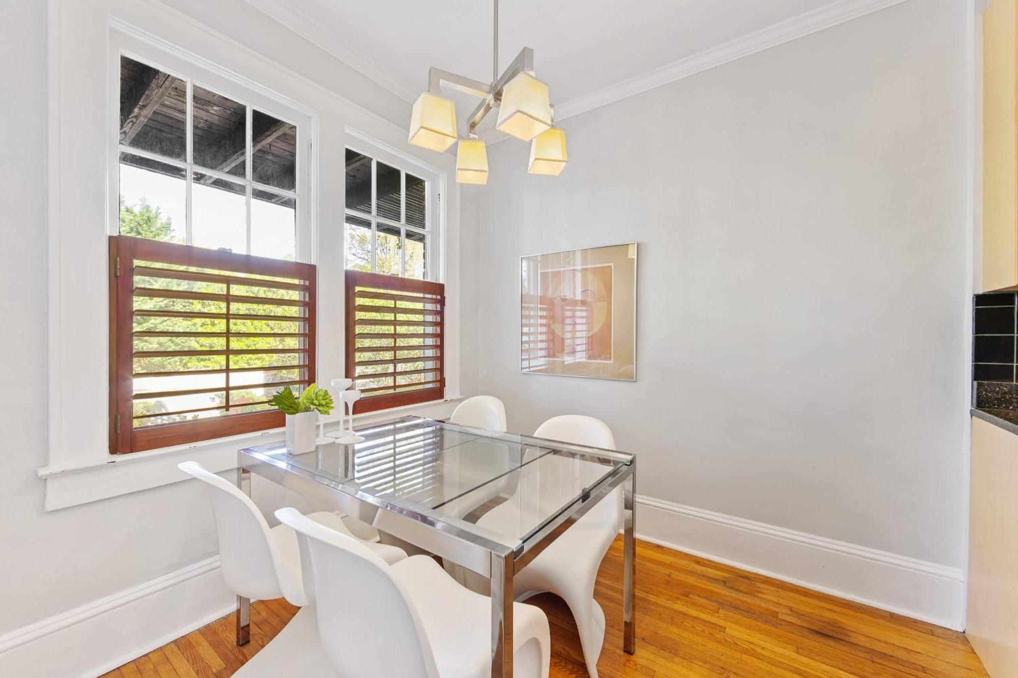 Holiday home Contemporary 2br In Myers Park With Screened Porch