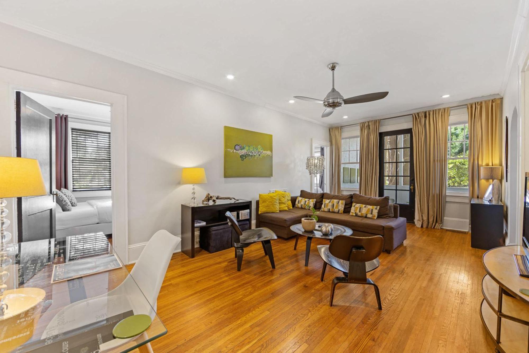 Contemporary 2br In Myers Park With Screened Porch