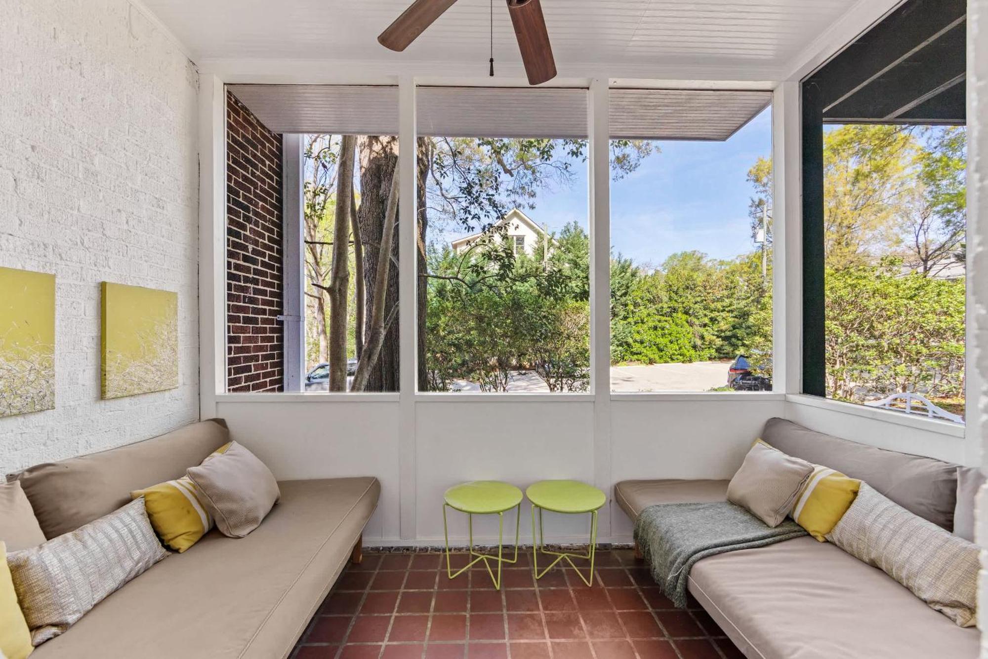 Contemporary 2br In Myers Park With Screened Porch Holiday home Charlotte