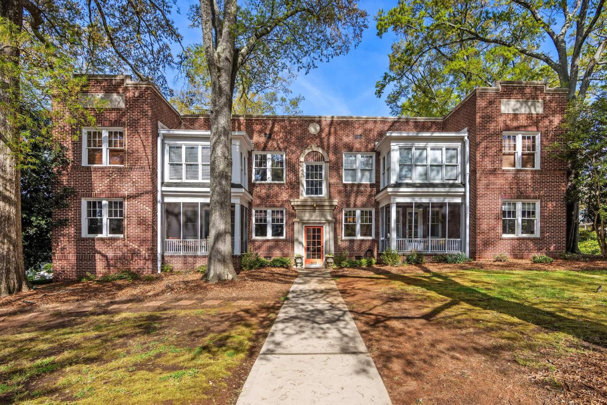 Contemporary 2br In Myers Park With Screened Porch