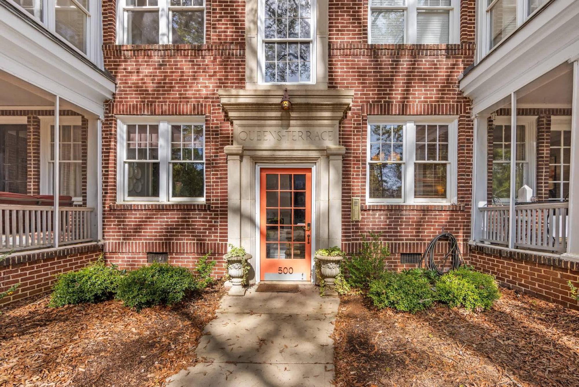 Holiday home Contemporary 2br In Myers Park With Screened Porch *