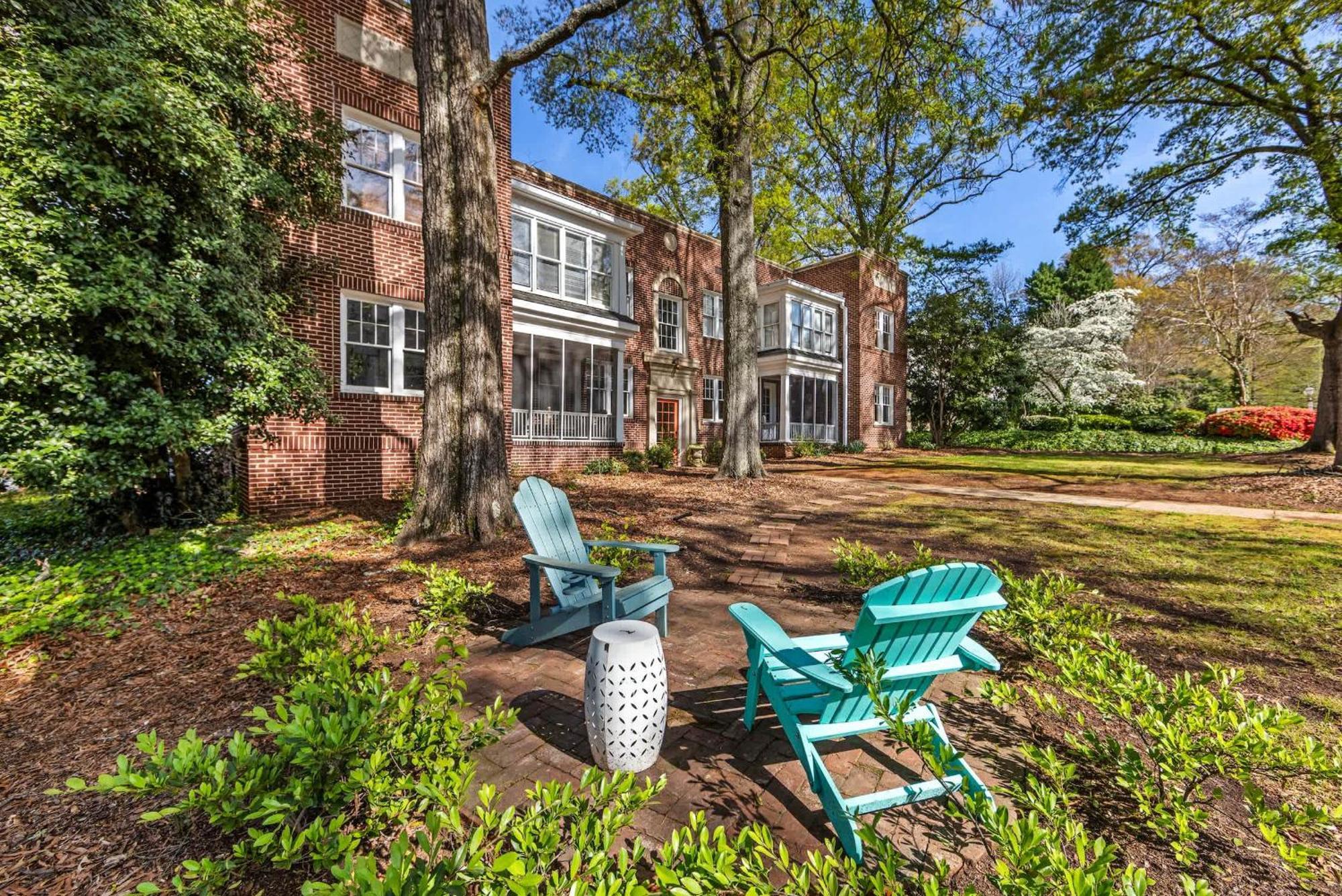 Contemporary 2br In Myers Park With Screened Porch *