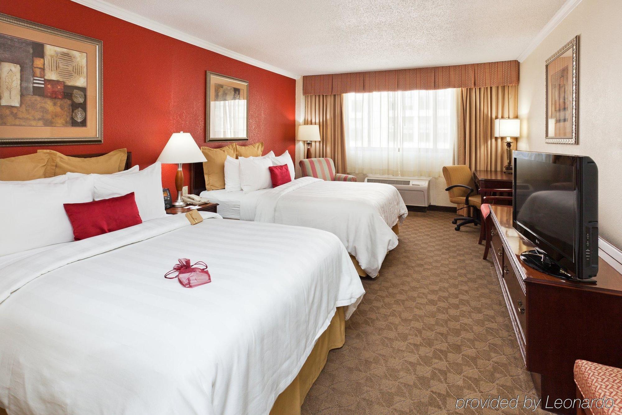 Hotel Fairfield & By Marriott Uptown