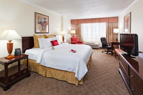 Hotel Fairfield & By Marriott Uptown