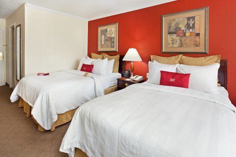 Hotel Fairfield & By Marriott Uptown 3*