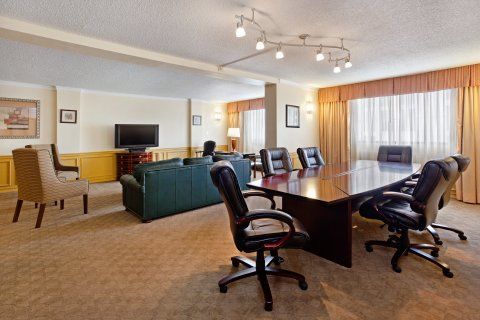 Fairfield & By Marriott Uptown 3*