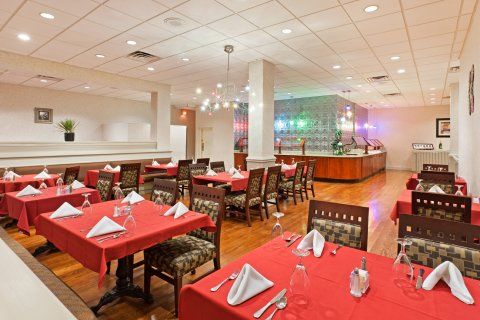 Hotel Fairfield & By Marriott Uptown 3*