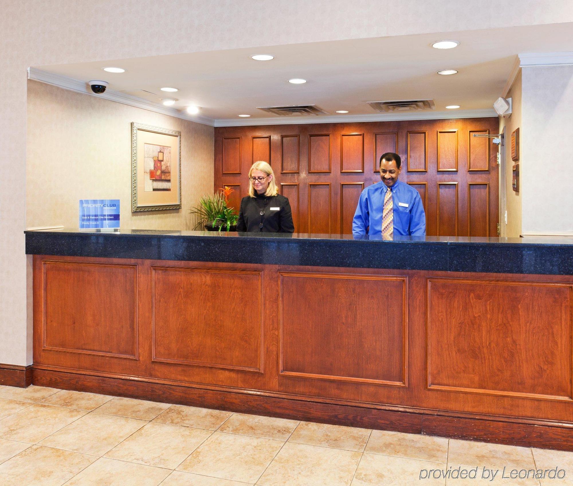 Hotel Fairfield & By Marriott Uptown 3*