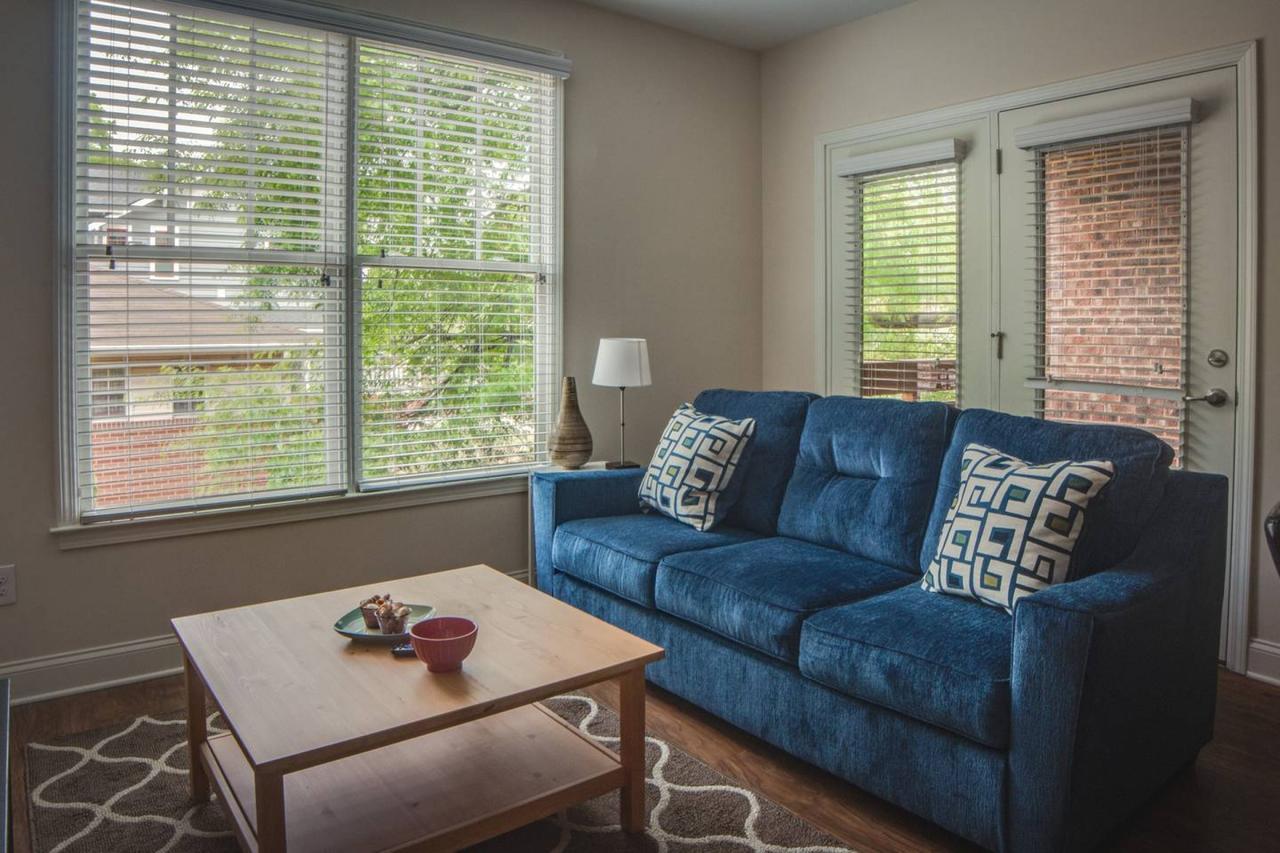 Studio And 1br Apts By Frontdesk Apartment