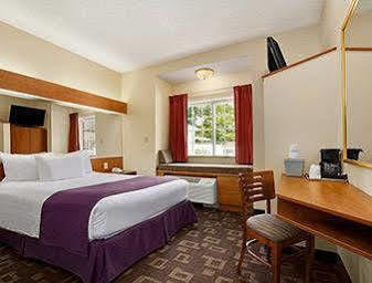Microtel & By Wyndham Charlotte/northlake Hotel