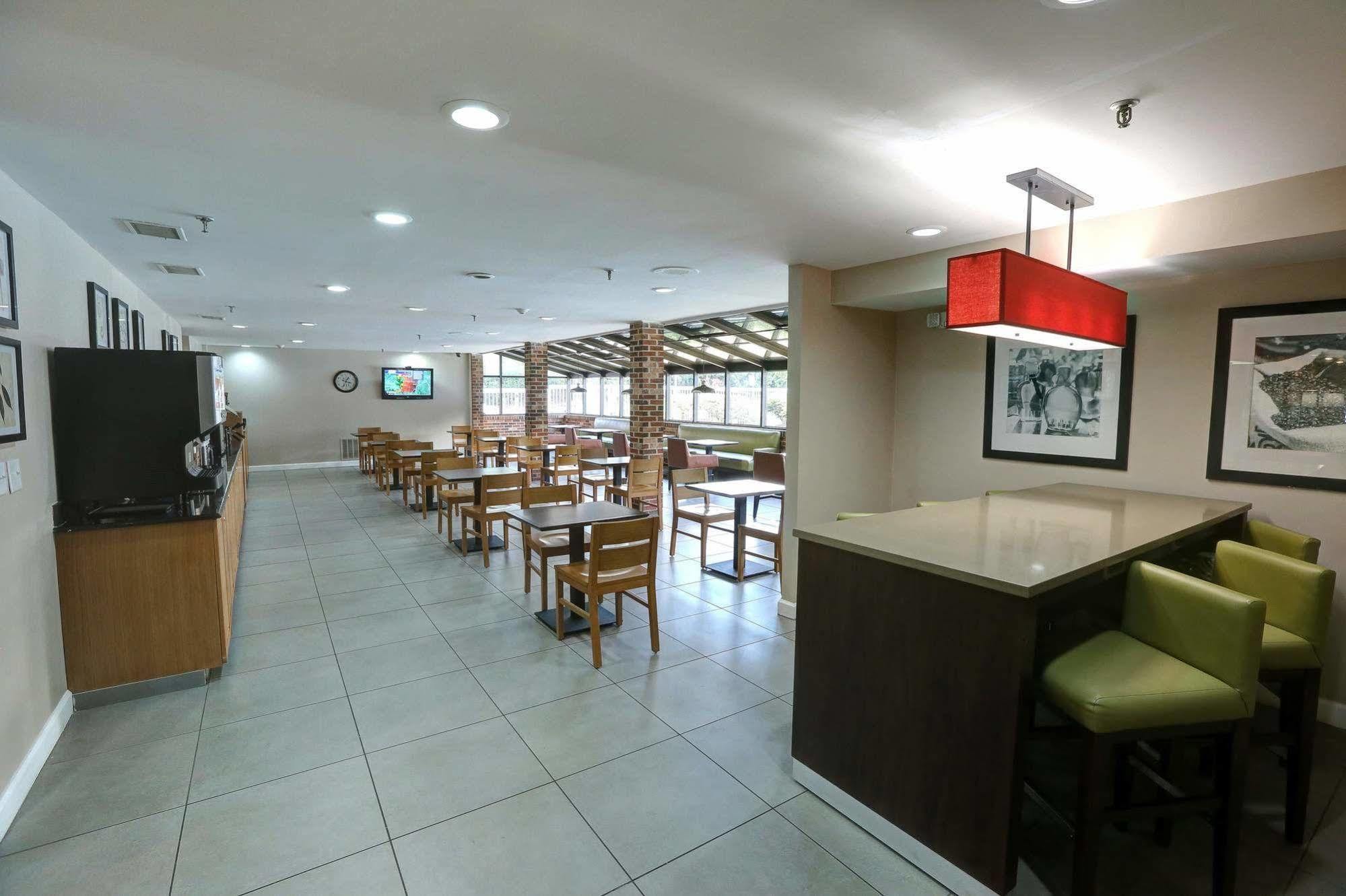 Hotel Country & By Radisson, I-85 Airport, Nc