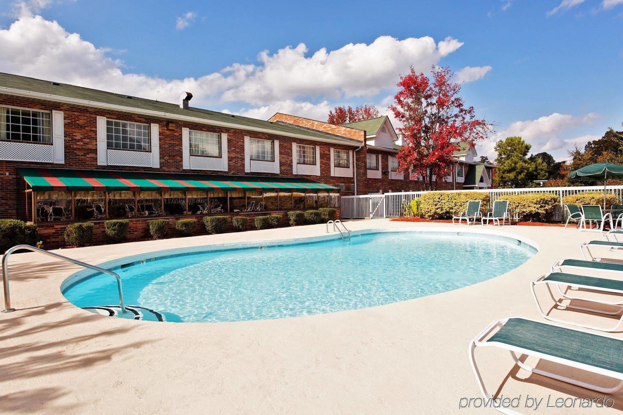 Country & By Radisson, I-85 Airport, Nc 2*