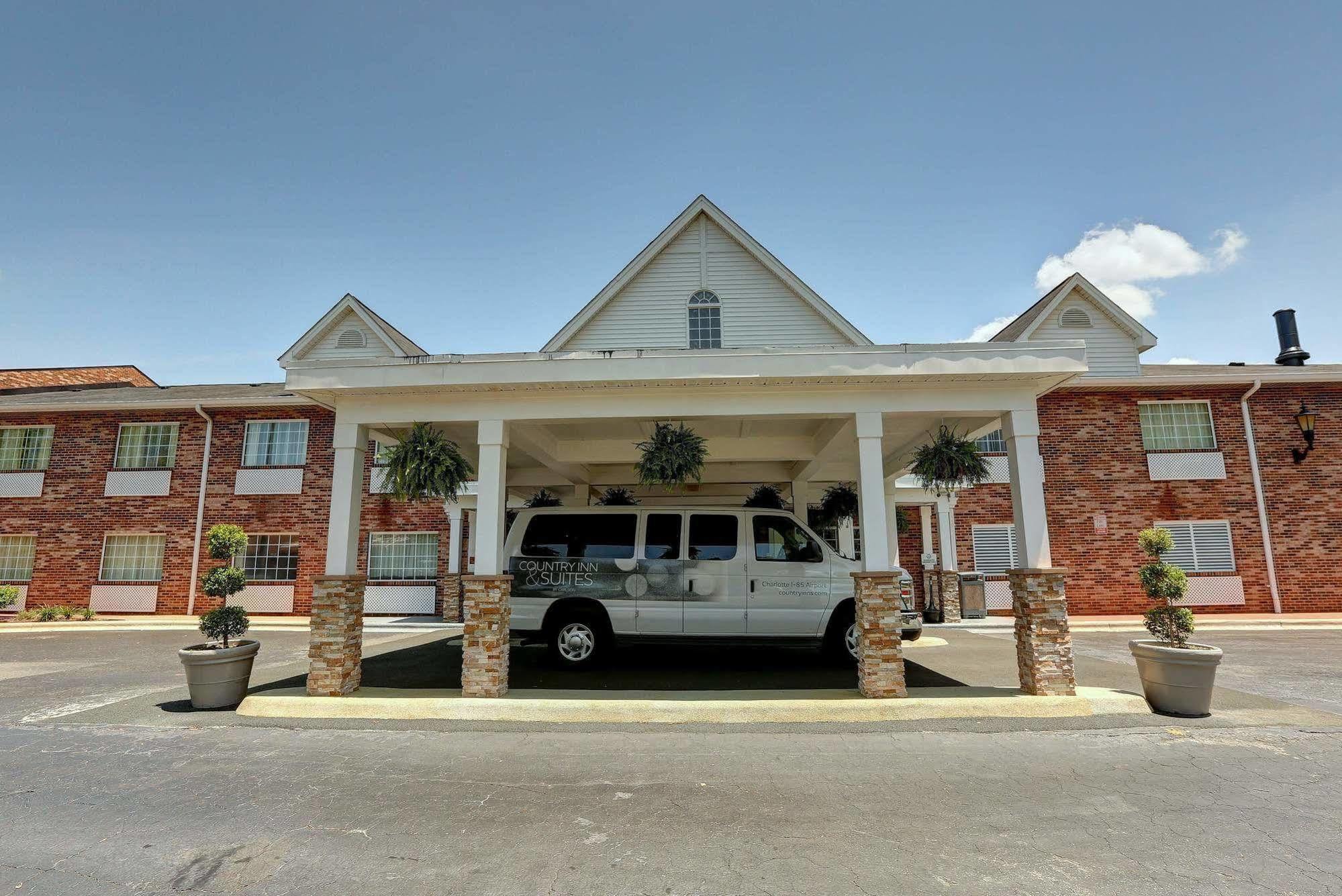 Hotel Country & By Radisson, I-85 Airport, Nc 2*
