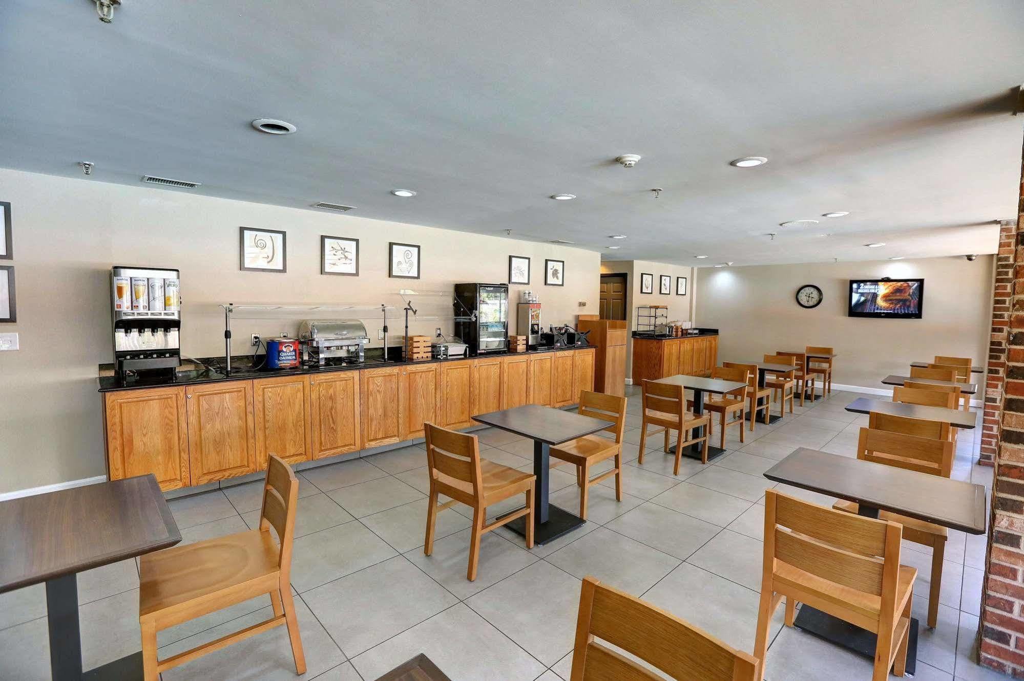 Hotel Country & By Radisson, I-85 Airport, Nc