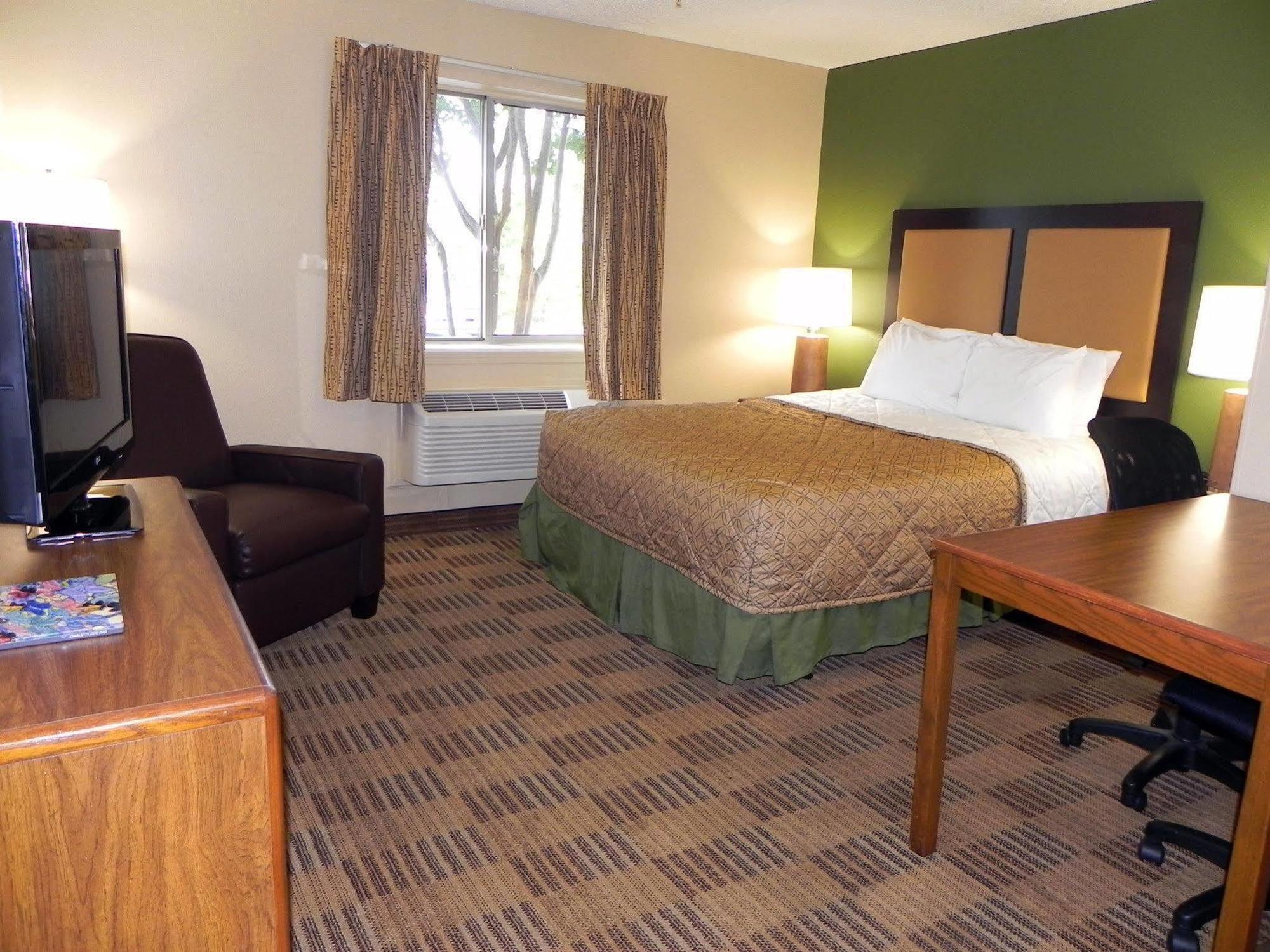 Extended America Select - - Place - E Mccullough Dr Hotel Charlotte