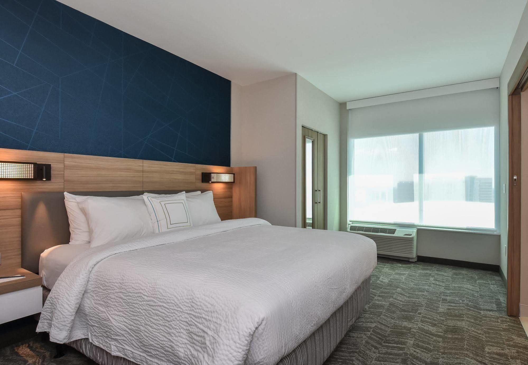 Springhill By Marriott Center 3*
