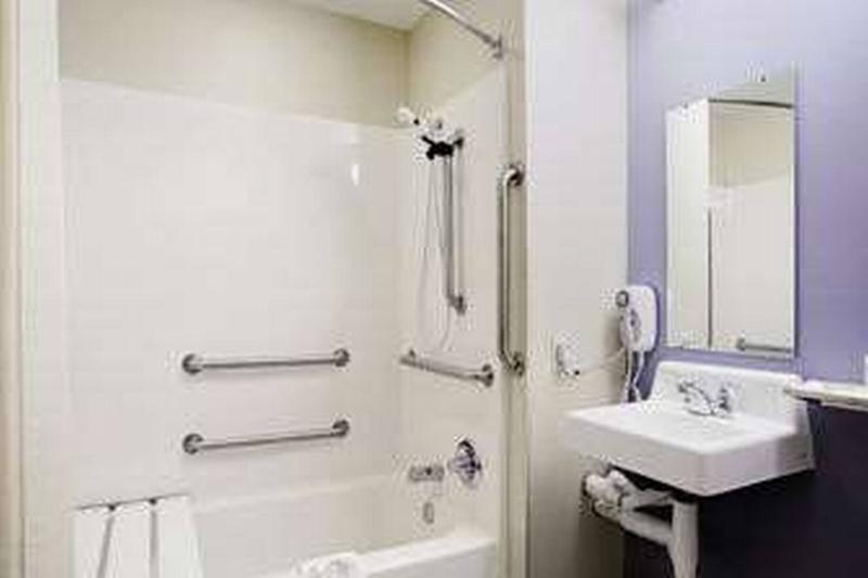 Microtel & By Wyndham Charlotte/northlake