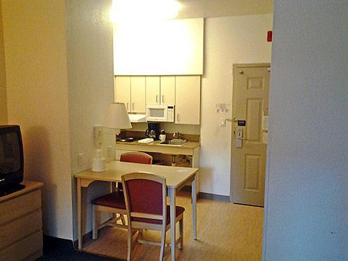 Hotel Studio 6 Airport 2*