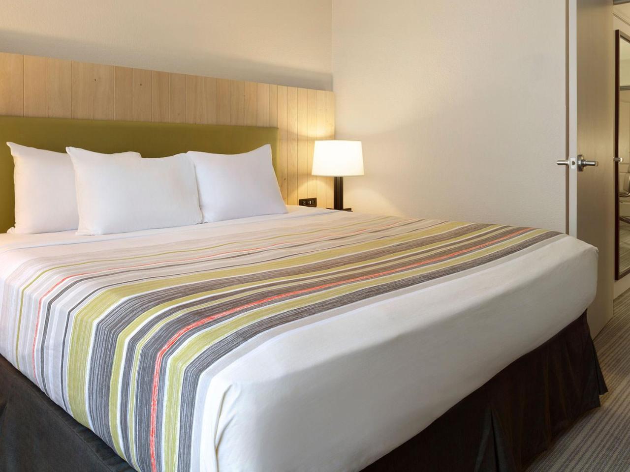Hotel Country & By Radisson, I-85 Airport, Nc Charlotte