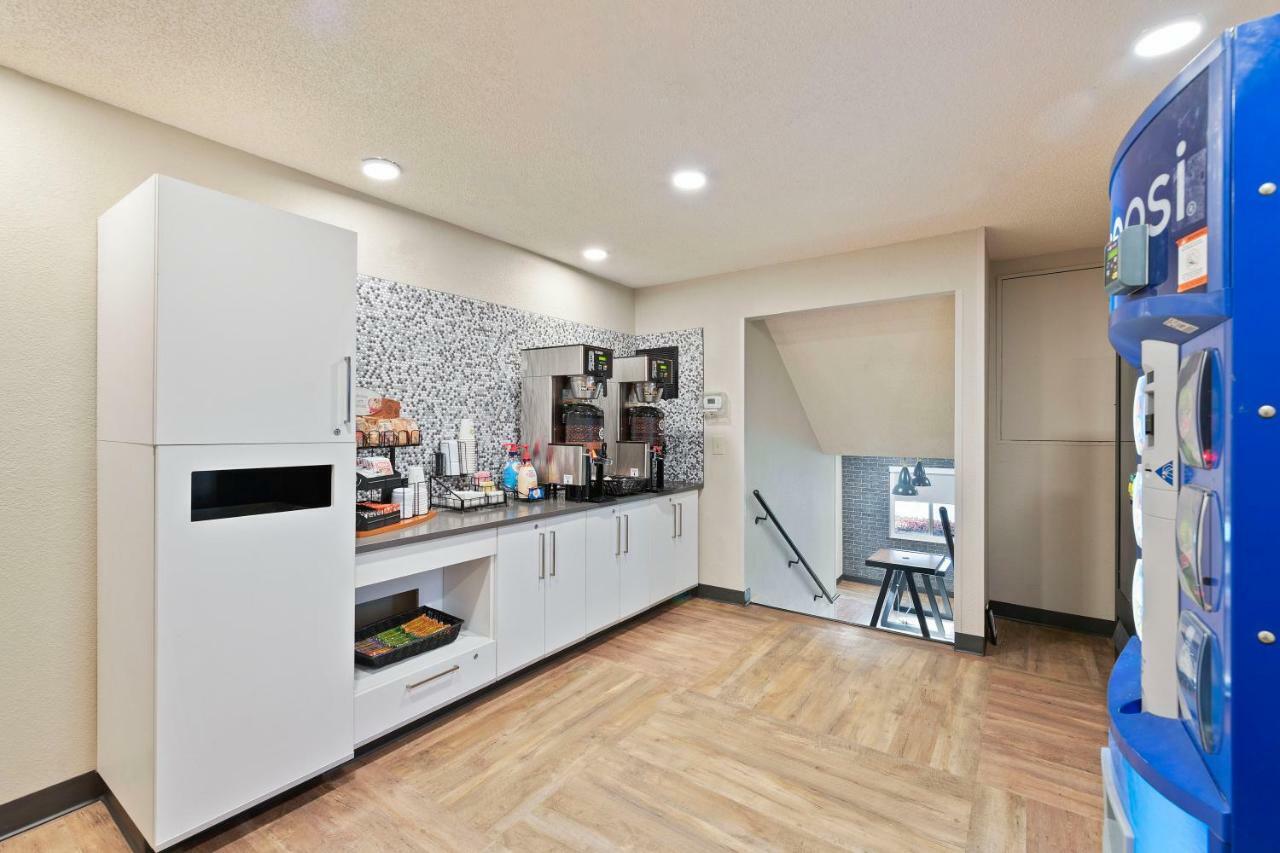 Extended America Select - - Place - E Mccullough Dr 2* Charlotte