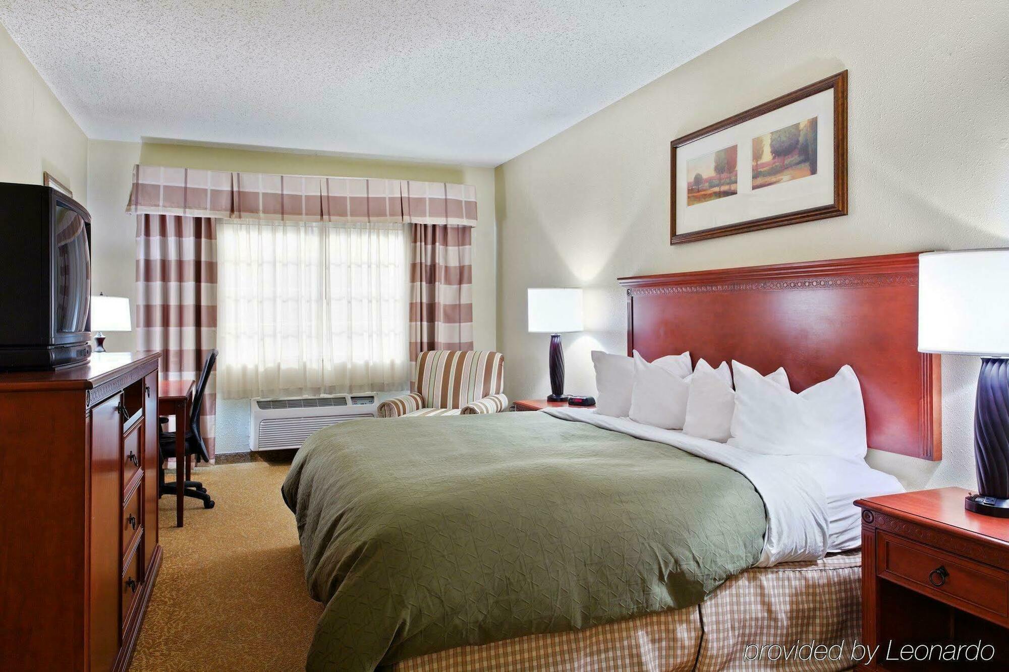 Hotel Country & By Radisson, I-85 Airport, Nc 2*
