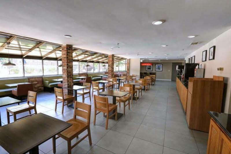 Hotel Country & By Radisson, I-85 Airport, Nc