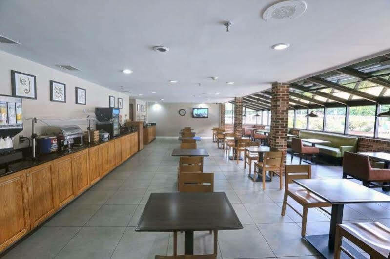 Country & By Radisson, I-85 Airport, Nc 2* Charlotte