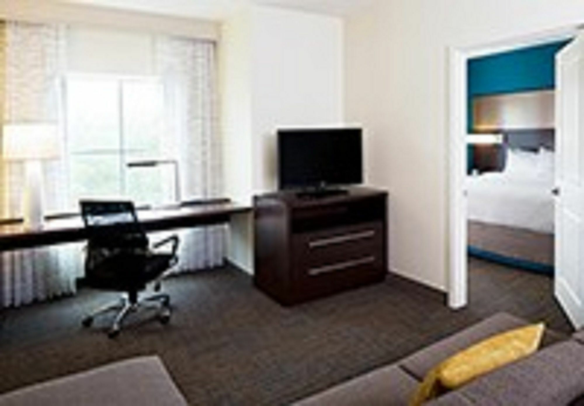 By Marriott Airport Hotel