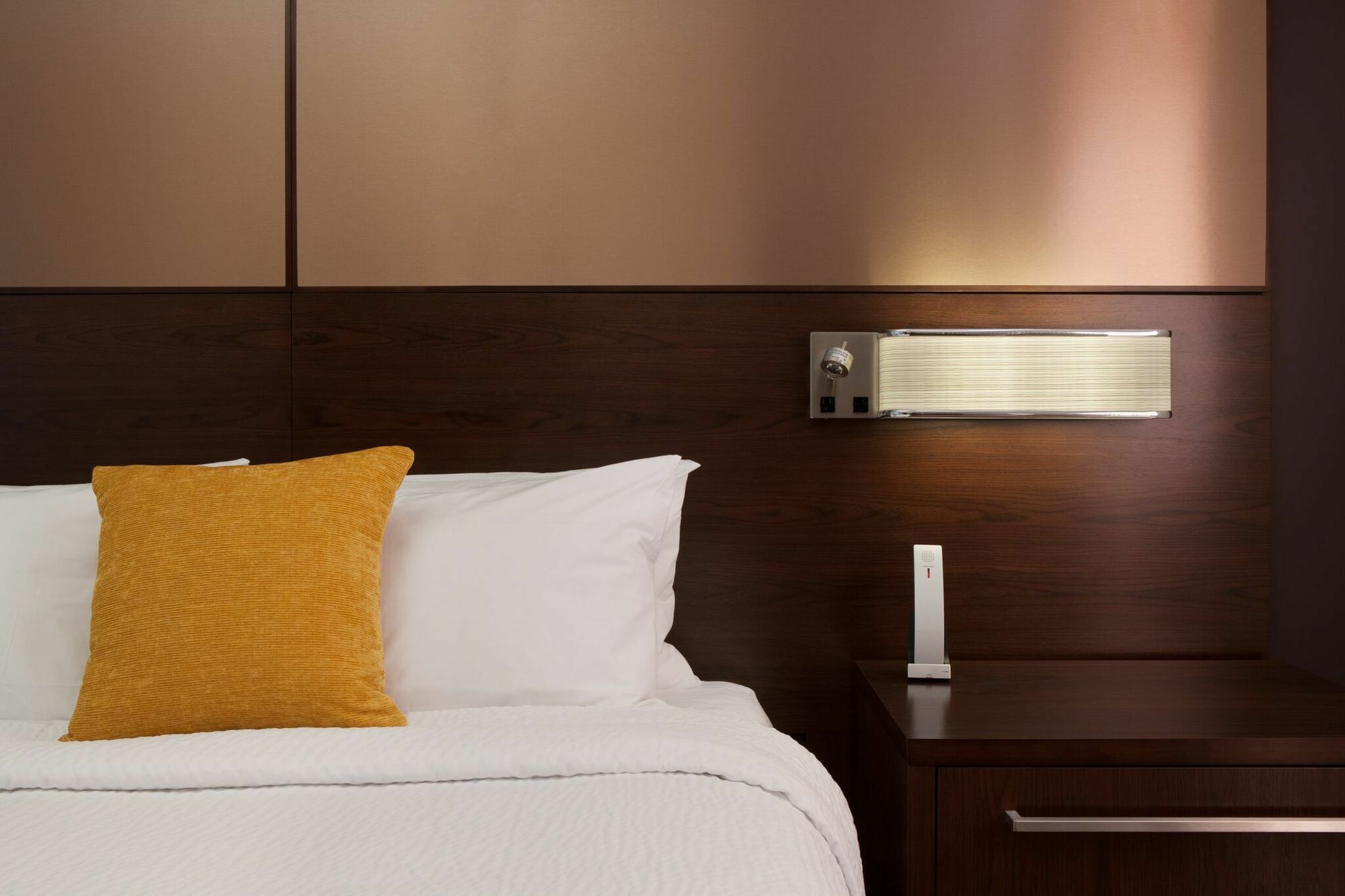 Hotel By Marriott Airport