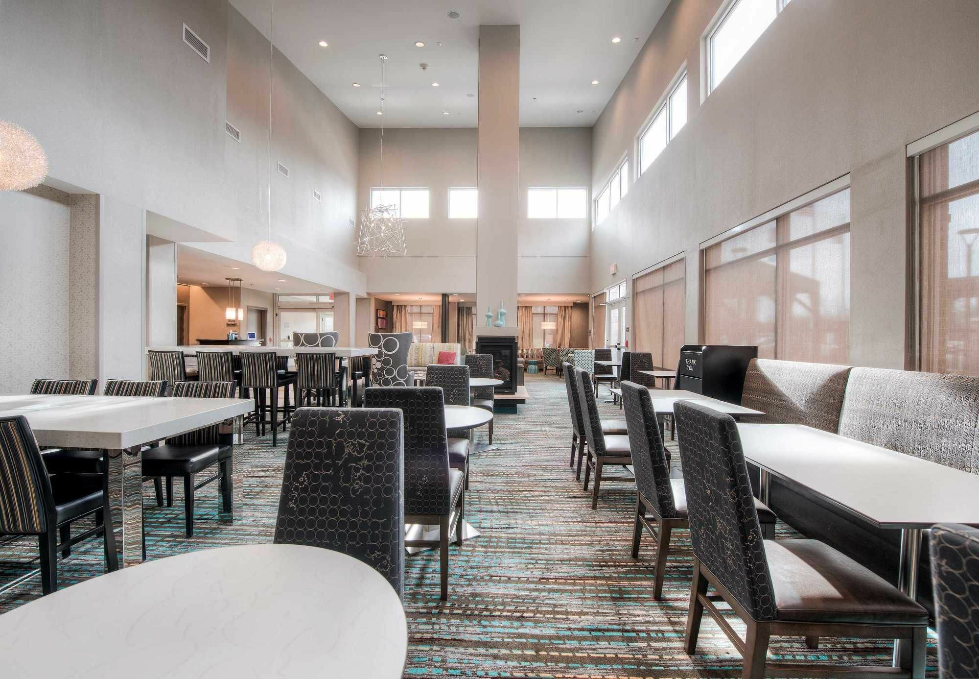 Hotel By Marriott Airport 3*
