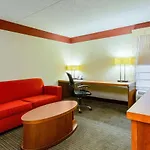 Clt Airport Inn & Suites
