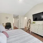 Cozy Home Close To Airport, Downtown, & Us Whitewater Center