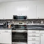 Cozy, 1-Level Cottage - 5 Miles To Uptown Clt