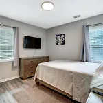 Cozy, 1-Level Cottage - 5 Miles To Uptown Clt