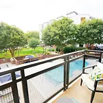 Luxury Apartment Uptown Wi-Fi Gym Pool Shops Food! Apt 228