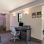 Quality Inn & Suites Airport