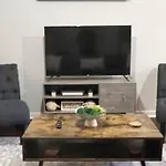 Townhouse In Uptown King Bed-Wi-Fi-Free Parking-Pool